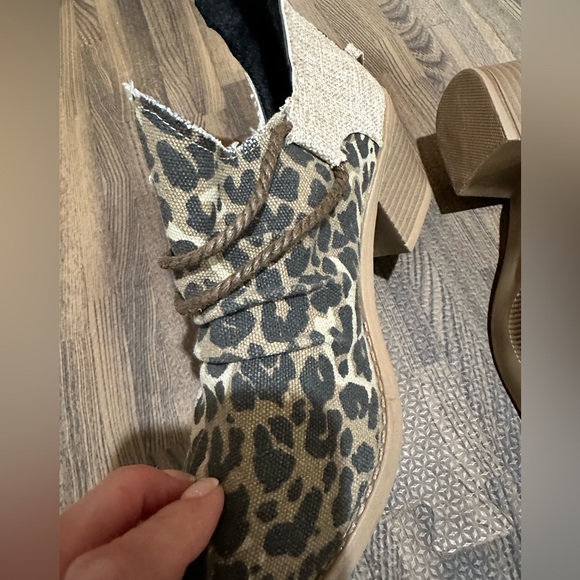 Booties NWOT - Picture 2 of 6